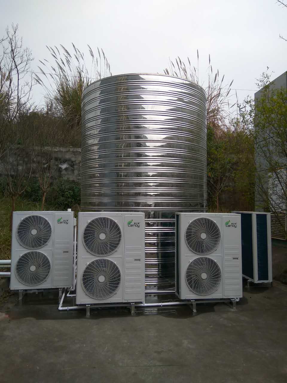 成都綠建.四川云飛空氣能熱泵熱水系統(tǒng)安裝案例